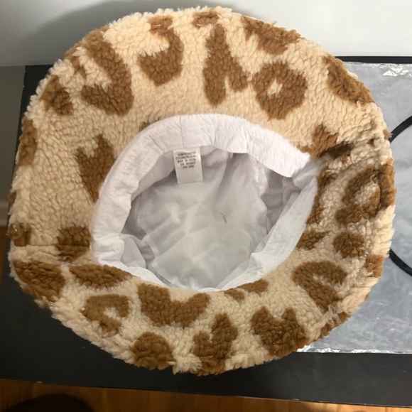 Bucket Hat Leopard Print Sherpa women’s small. main image 5